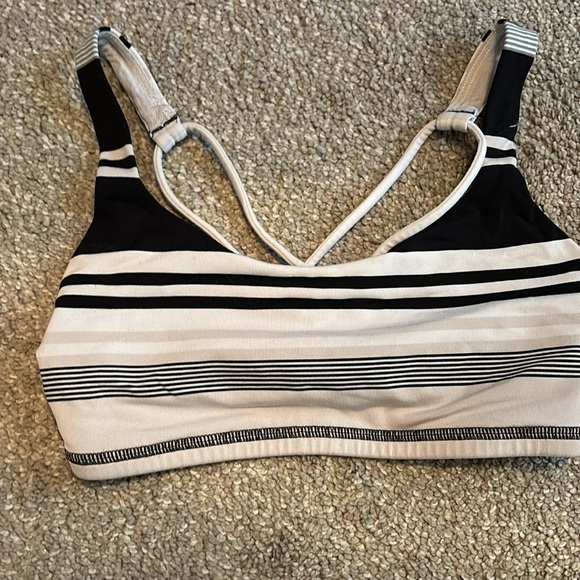 BUNDLE OF BRAS - Picture 5 of 7